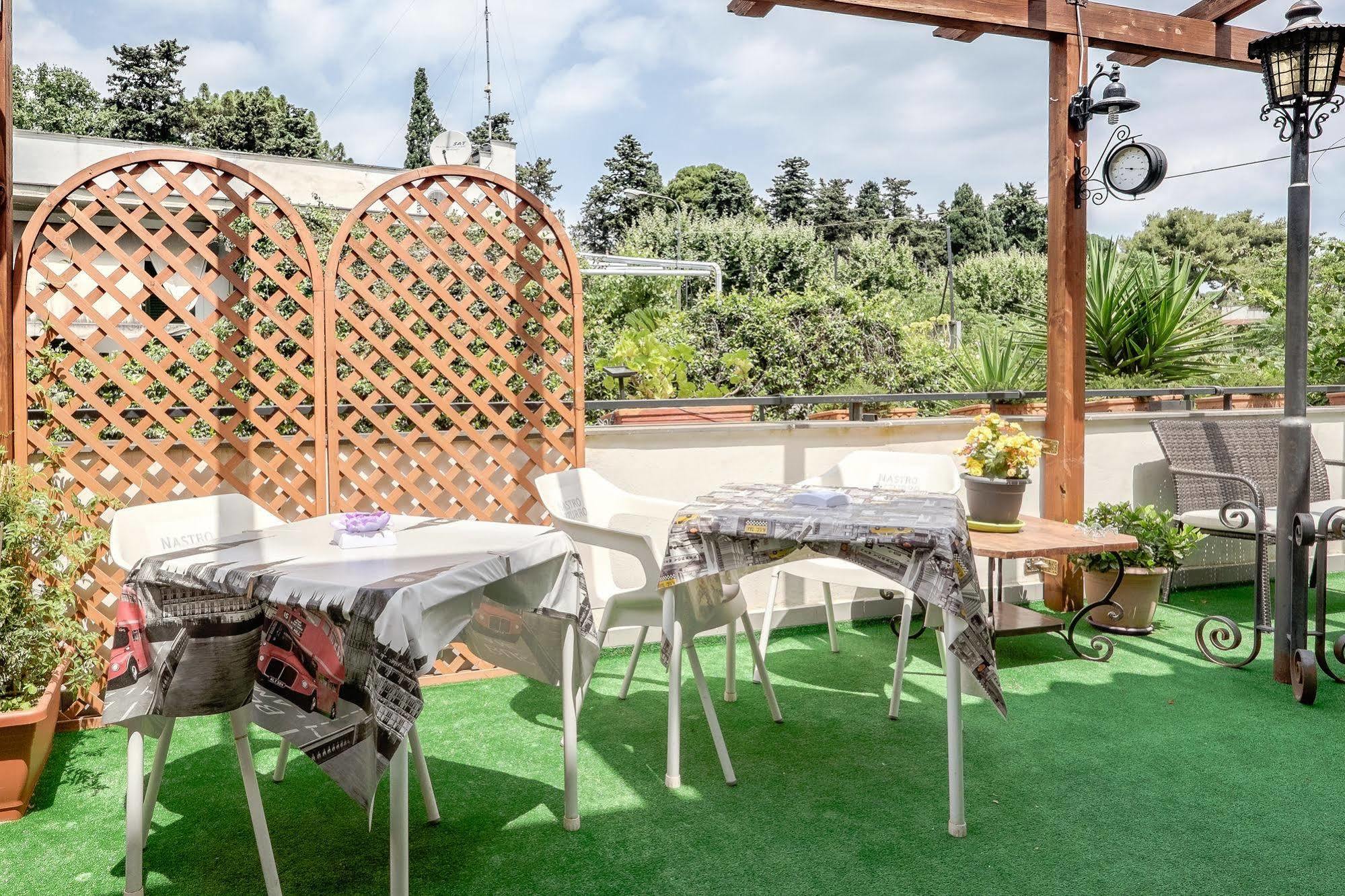 Elena Bed & Breakfast 2*